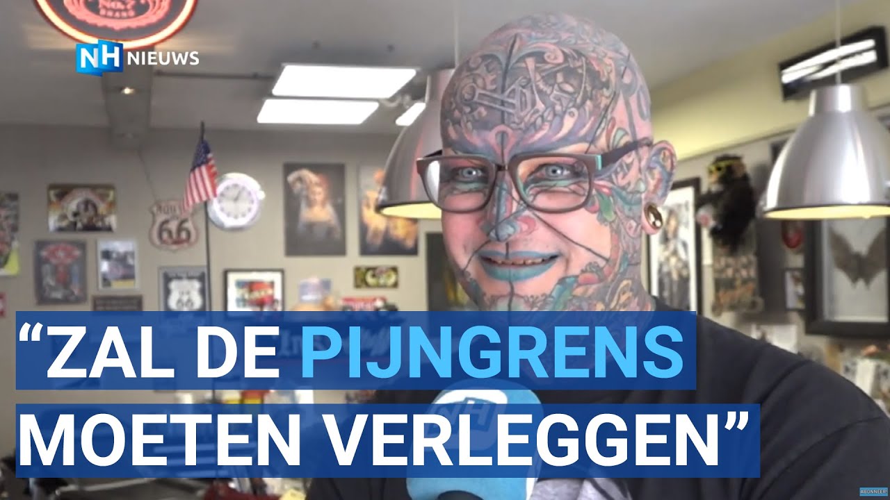 Rene zit voor 100% onder de tattoo's