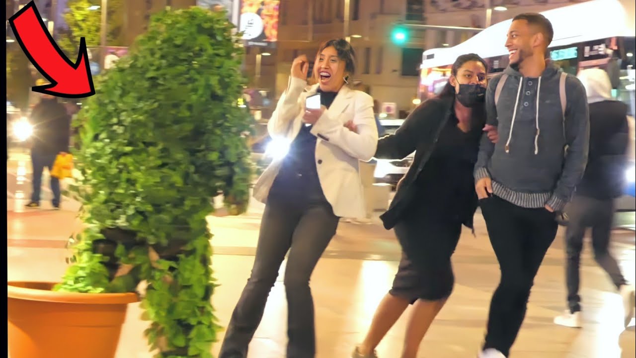 Scaring People in the Streets of Madrid. Bushman Prank
