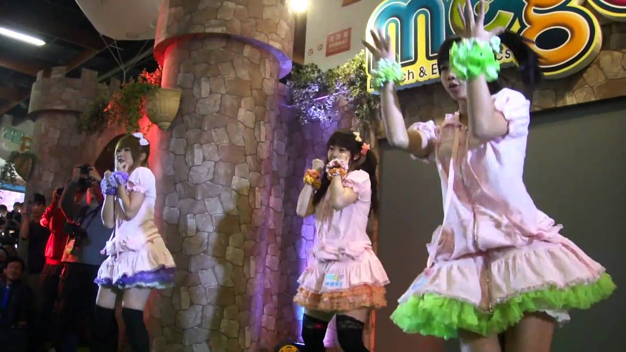 2/22日電玩展人氣天團Candy Star最後一場的表演 人爆多的拉@@