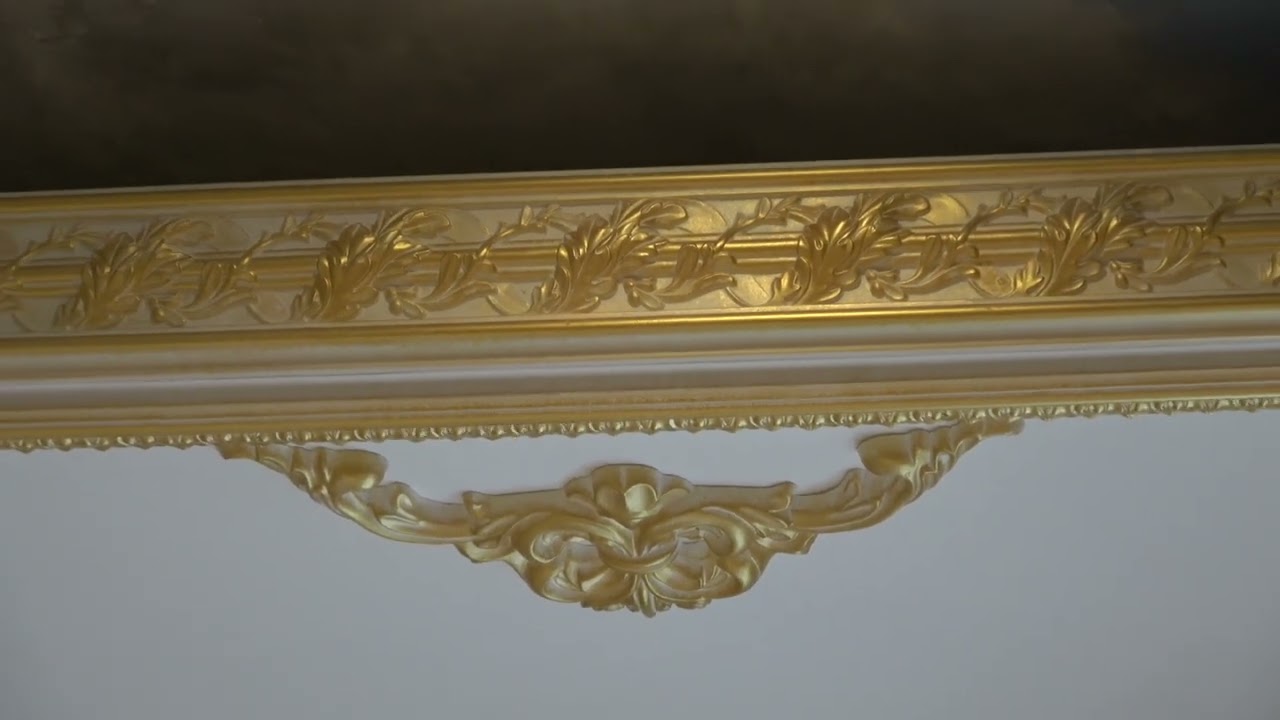 Ceiling D&eacute;cor With Hand-Painted Architectural Elements And Mural