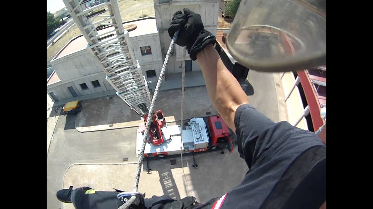 Rappel desde autoescala de Bombero