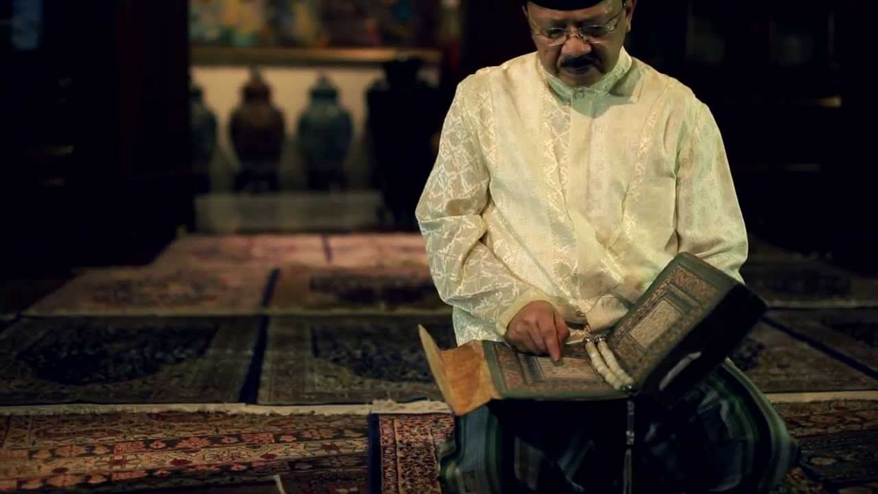 Fauzi Bowo ; Indahnya Berbagi Kebahagiaan di Hari Yang Fitri - 1 Syawal 1434 H