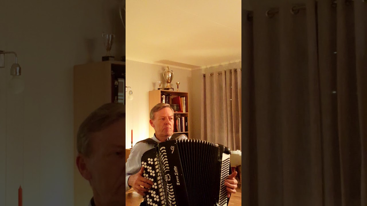 Helge Hysjulien spelle På seniorball (masurka av Oddvar Nygaard).
