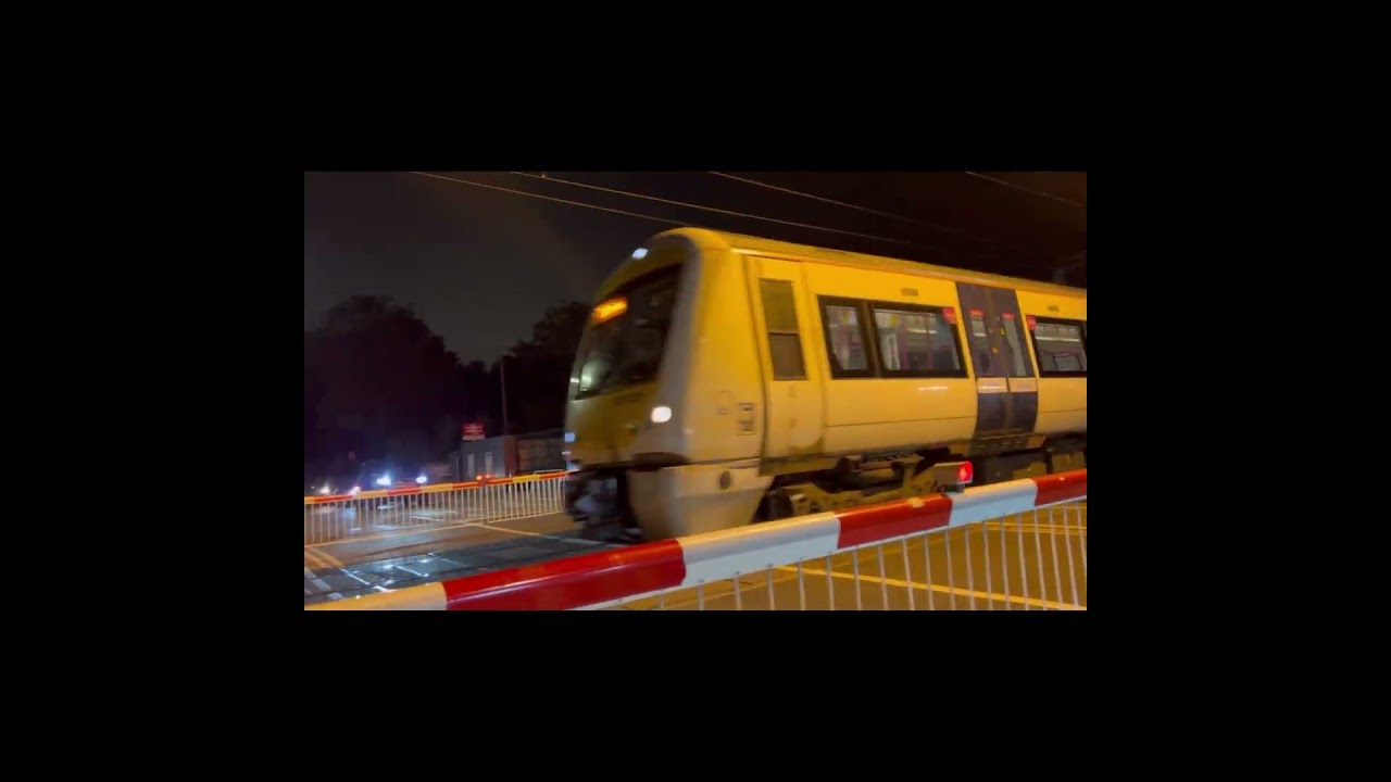 #traffic#railway #crossing#satisfying #asmr #shortvideo @Dita R Notrab