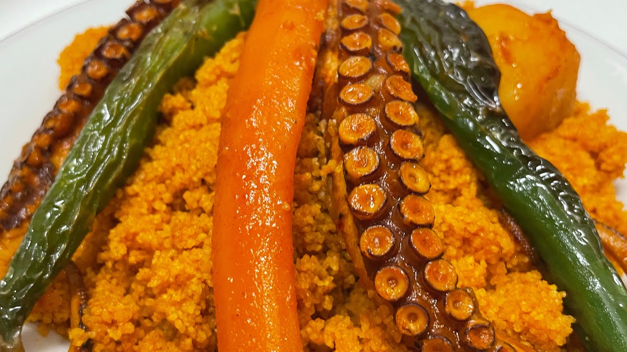 Couscous tunisien aux poulpes المطبخ التونسي : كسكسي ساحلي بالقرنيط 🐙 بنة من وراء العقل