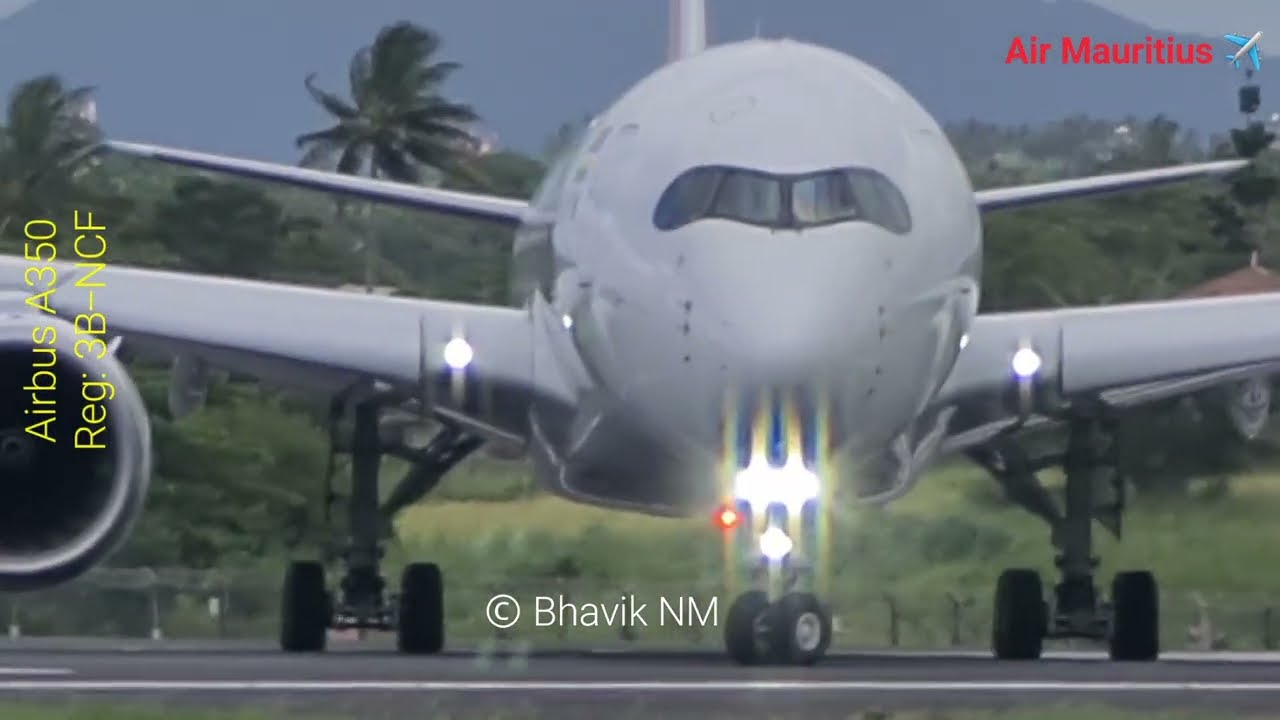 Air Mauritius A350 taking off for Réunion Island
