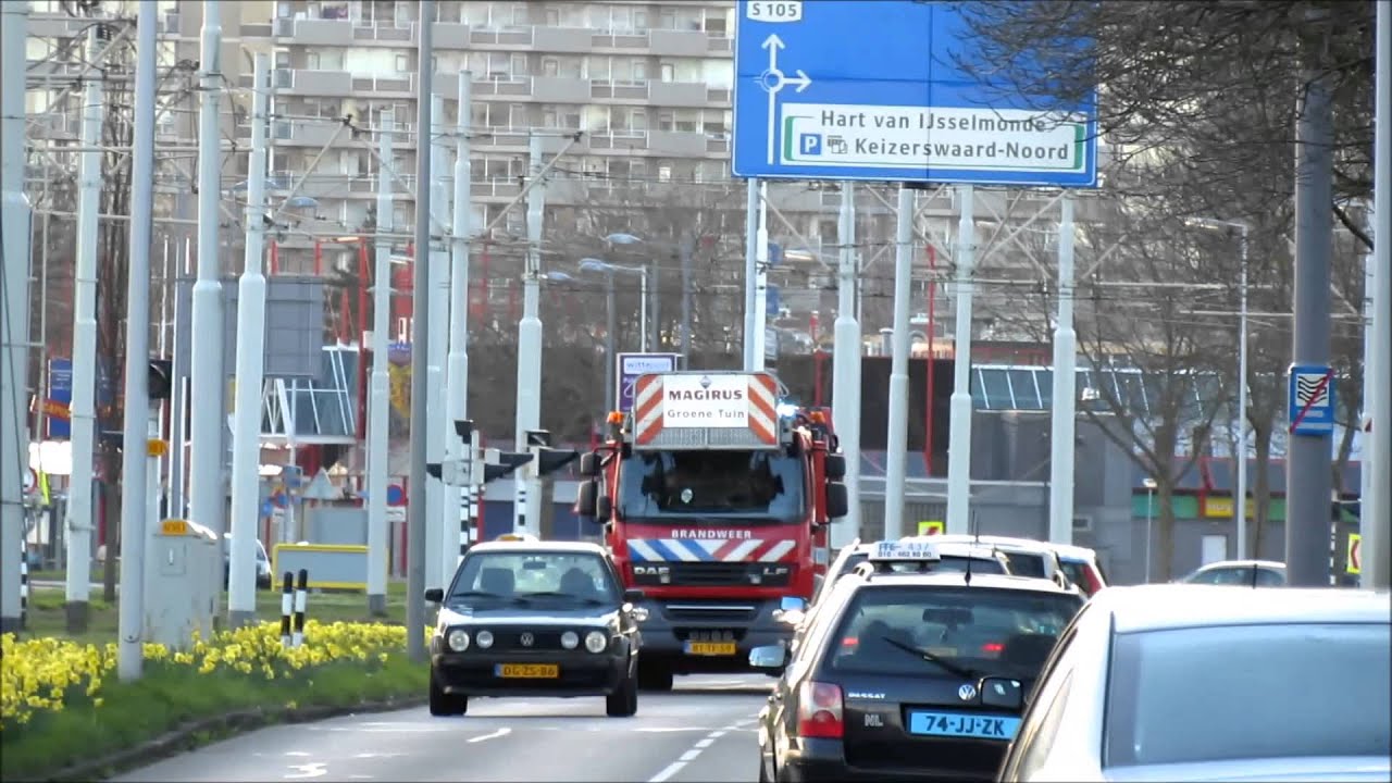 Prio1 AL46-1 Prio1 Politie VW Golf naar de Geeresteinstraat te Rotterdam
