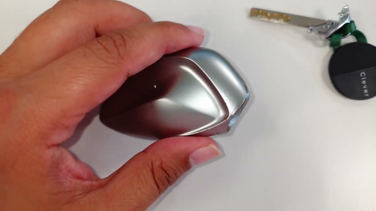 How to change the battery on MG Marvel R key fob 