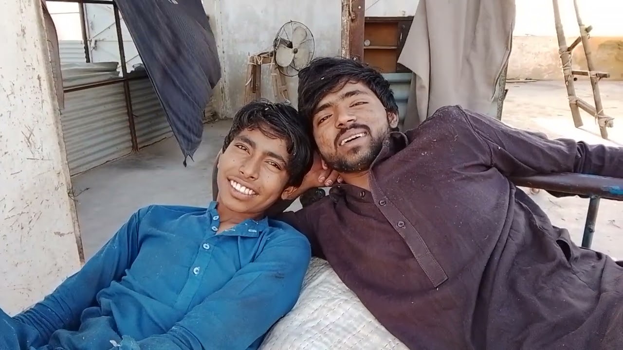 Kam 😂se chhutti karne 😂 ke bad Ham 😂main aaware aftari ka  intzaar karte hue chhat per chadh Gaye😂😂🤔