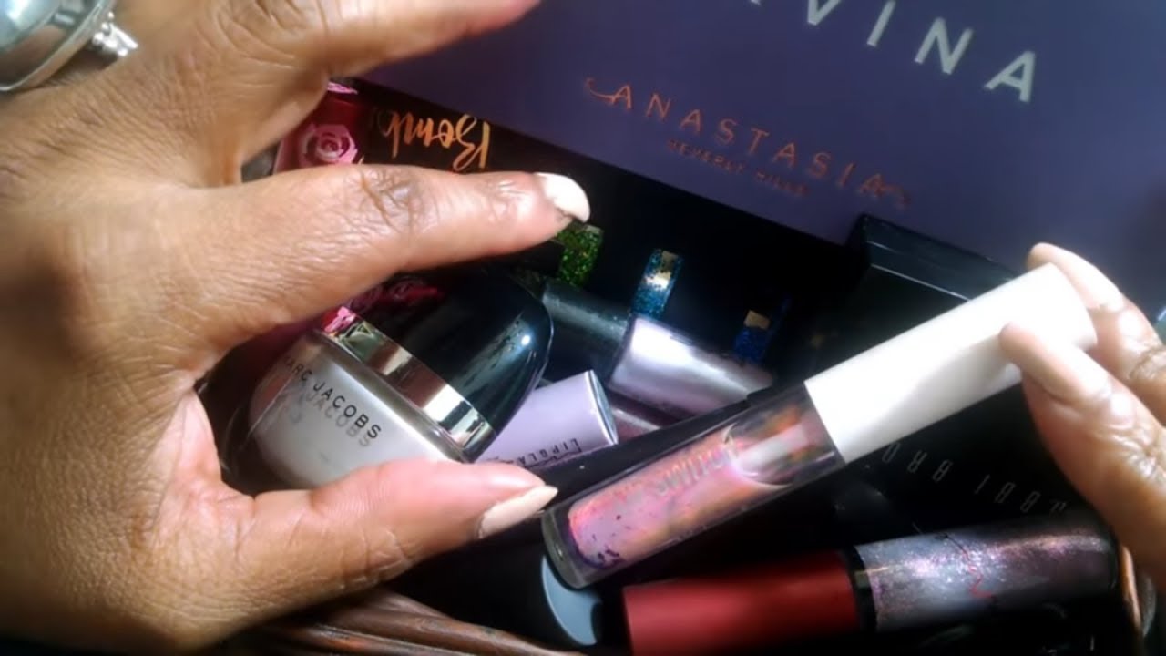 [ASMR] Makeup Basket 💄💄😍 Triggers whispering, tapping, gum chew
