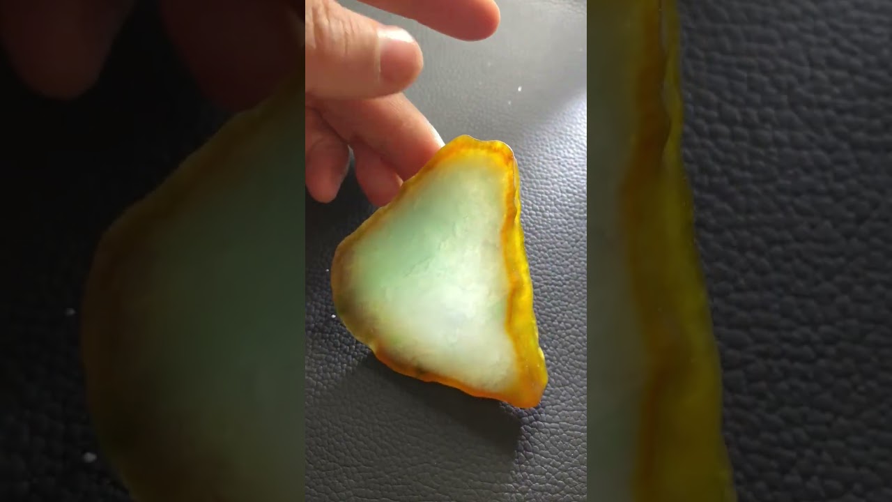 糯冰黄加绿翡翠，底妆乾淨不细腻清爽！冰润起胶感，50长-43宽-8厚53g打灯图细节图片与视频 立即抢购👉 