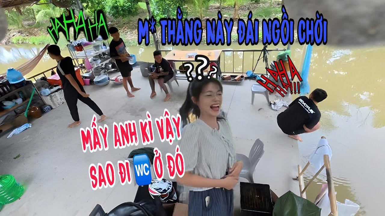 TNB - Phản Ứng Bé Hương Ra Sao Khi Thấy Mấy Anh Đi Wc Ngay Trong Chòi