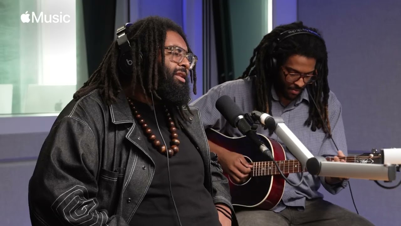 Elmiene - Useless (Without You) - Live from The Ebro Show