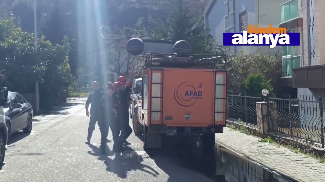 Alanya'da su seviyesi yükseldi: Mahsur kalanlar kurtarıldı