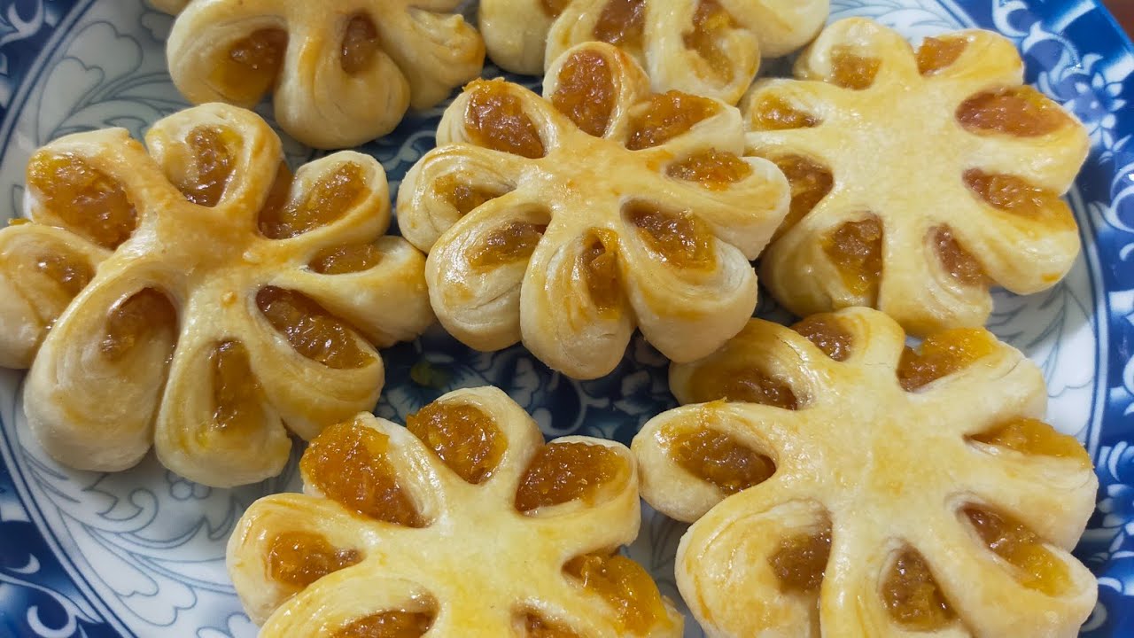 Món ngon mỗi ngày, chia sẽ cách làm bánh hoa mai nhân khóm, siêu ngon dễ làm.