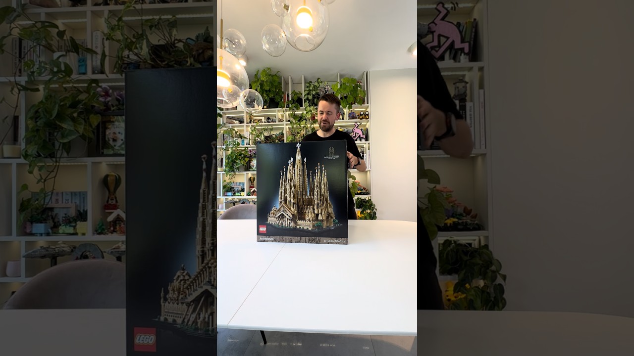 The biggest LEGO set of all time 😮#lego #legoarchitecture #rlfm #21065 #sagradafamilia