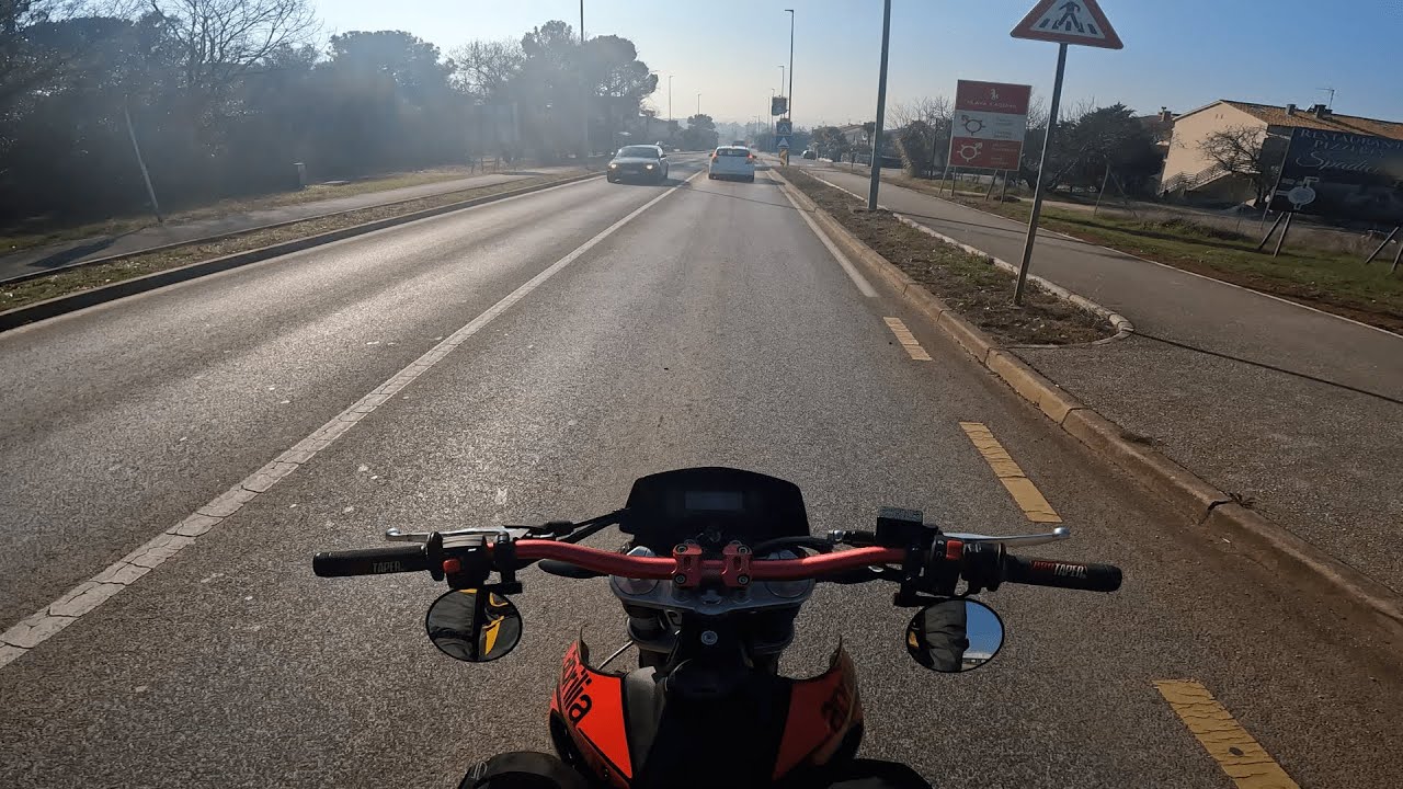 Sunny ride in the city. | APRILIA SX 125 + ARROW THUNDER [4K]