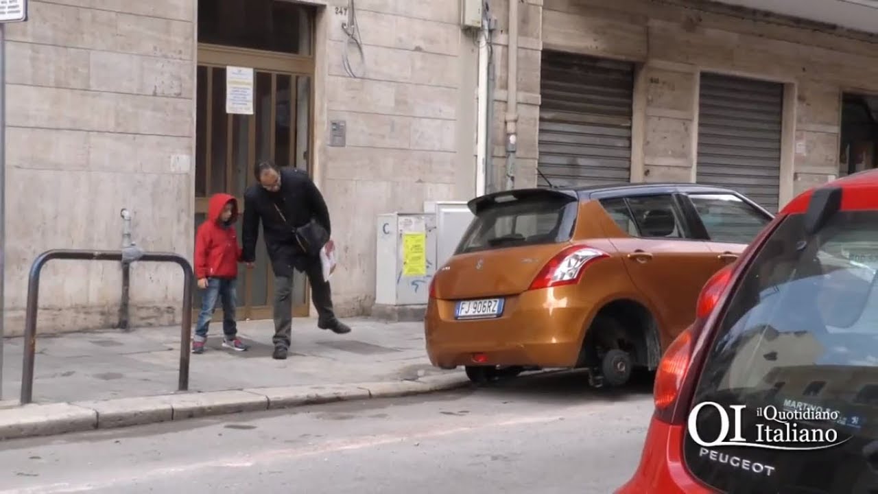 Bari, rubate le quattro ruote all'auto di un disabile in via Trevisani
