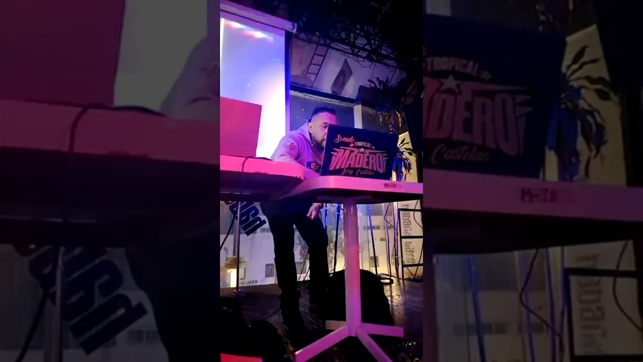Tropical Madero en la Inauguración de lo jueves Sonideros en la Habana Café Bar de Azcapotzalco