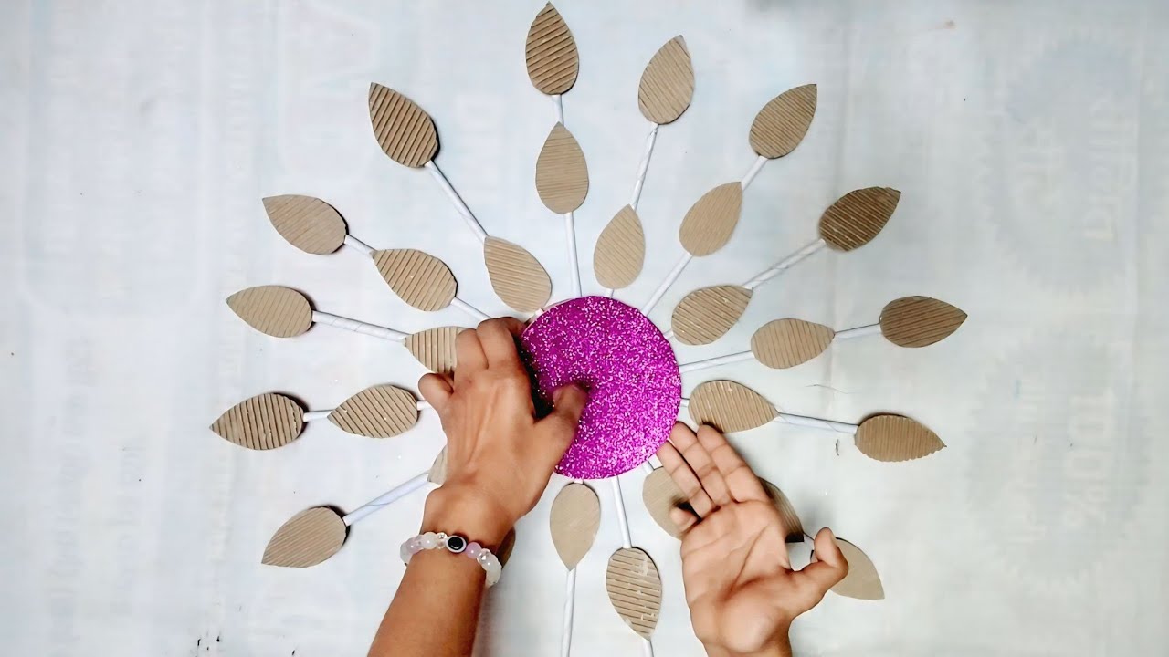 बेकार कार्डबोर्ड से बना शानदार वॉल हैंगिंग // Home Decoration with Recycled Cardboard