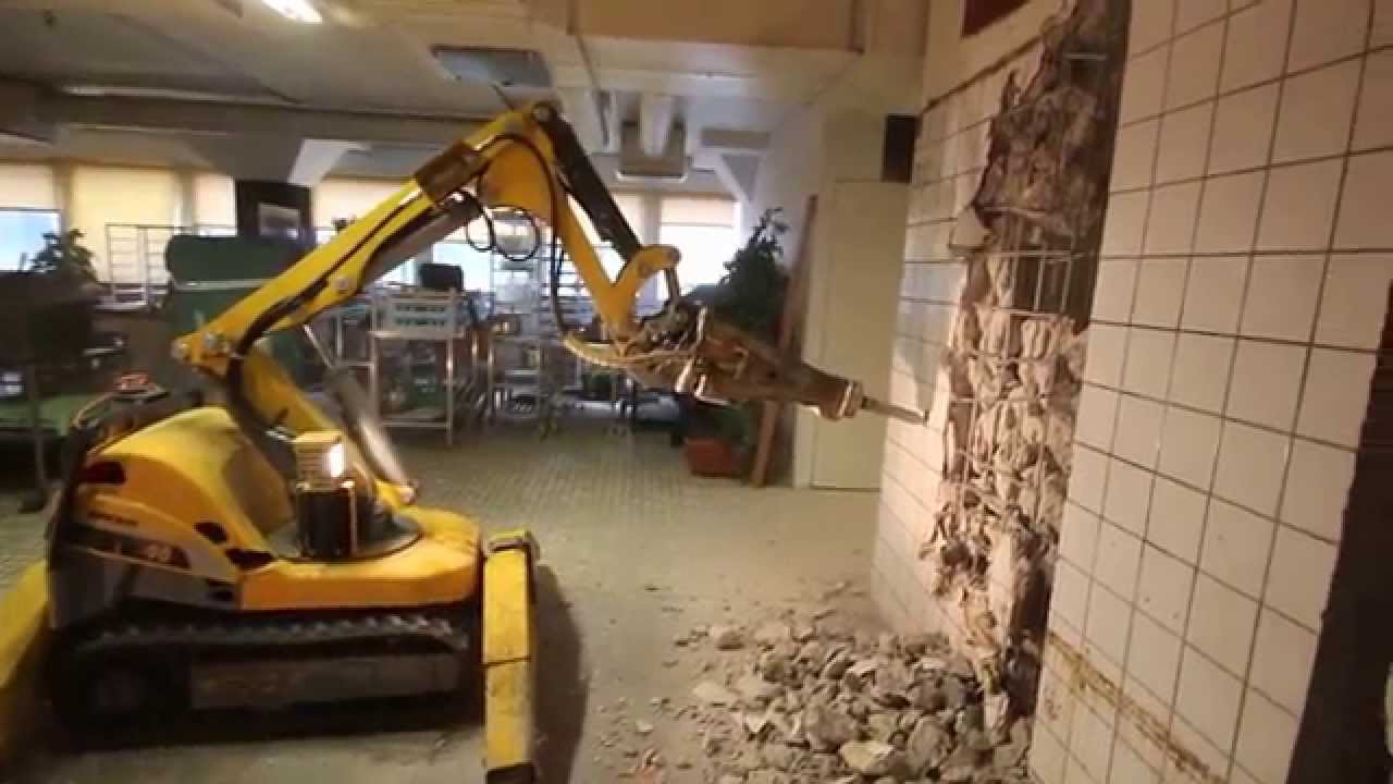 GLES OY - Sisäseinän piikkaus Brokk WALL DEMOLITION