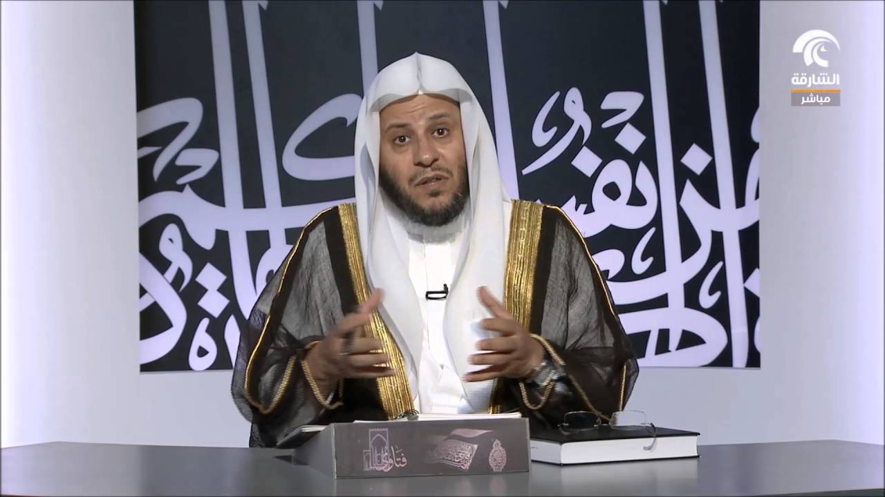 تسأل زوجي يجمع الصلوات فما الحكم
