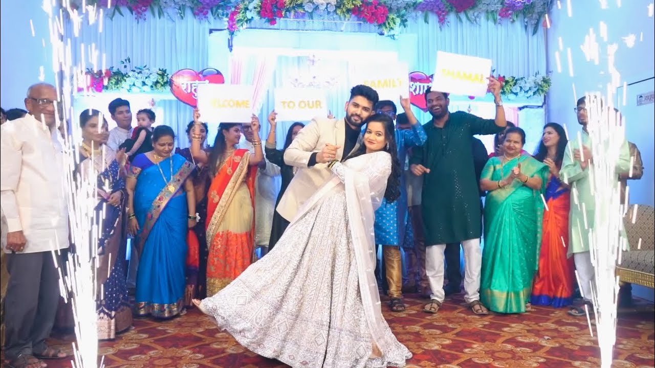 A Unique Welcome: Welcoming the Bride with Family Ramp Walk 🤩💫🎭🥁🎶❤️ #bollywood #style #love  #family