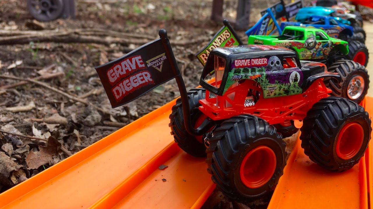 Hot Wheels Monster Jam Back Yard Downhill Drag Racing! 16 New Trucks