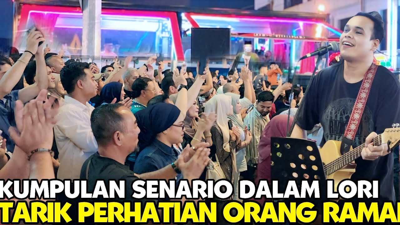 Tiba-tiba Pandangan Penonton tertuju ke tengah Jalan besar ada Geng Senario Menari Dalam Lori kaca