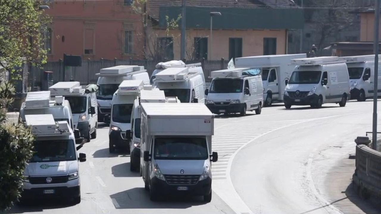 Reggio Emilia, il corteo di 200 ambulanti lungo la circonvallazione
