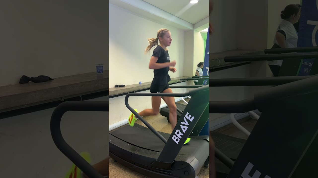 correr nessa esteira &eacute; um parto🤡 amanh&atilde; tem mais | insta: @fit.by.aline