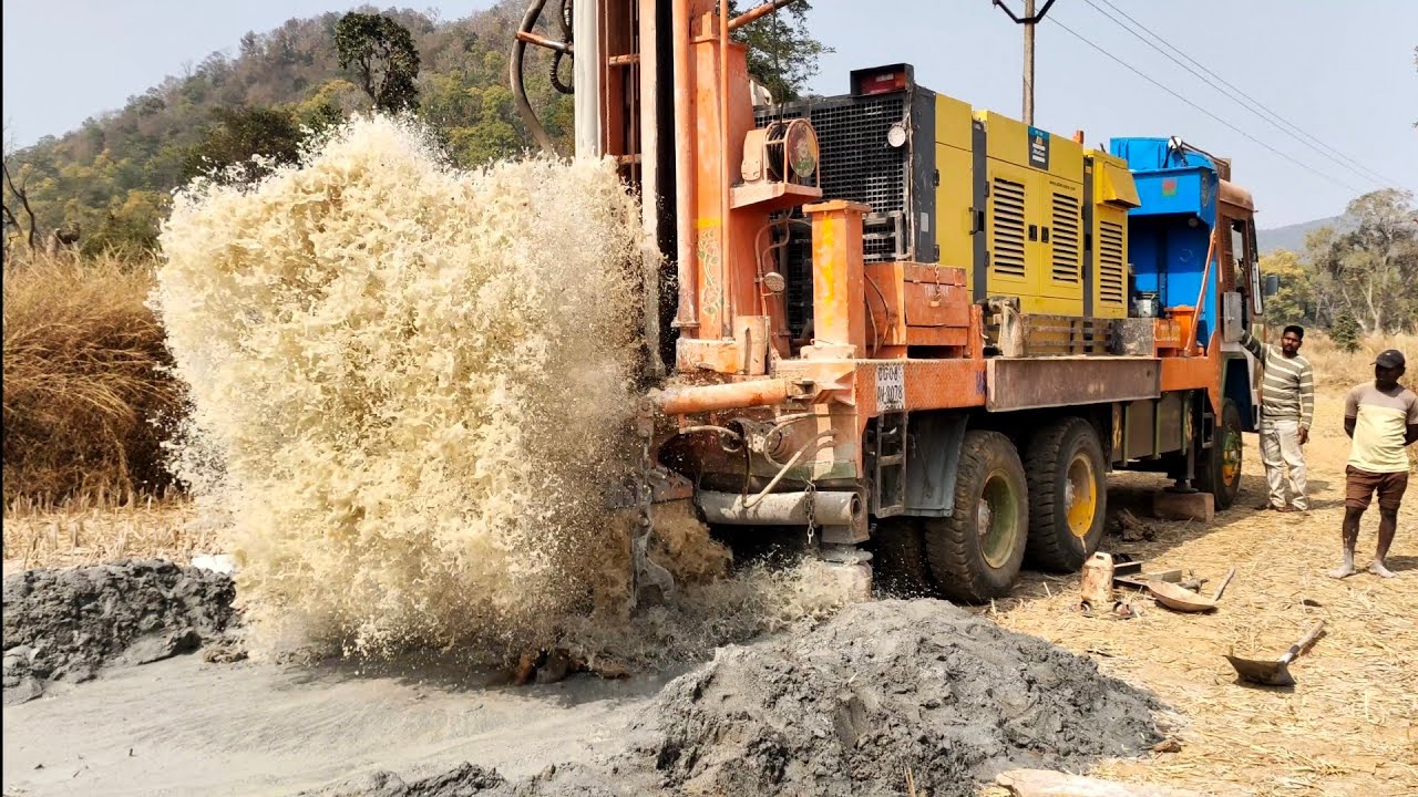 Khoan giếng tạo dòng nước trắng | Tương lai của nguồn nước | Nước sâu 180 feet, công suất 3mã lực