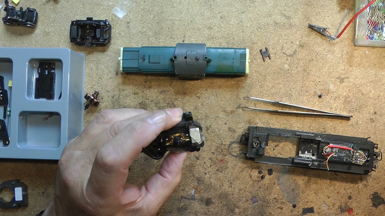 Wolfgangs Märklin Modellbahn Märklin V212 Motor Problem und Gelbes Blinklicht