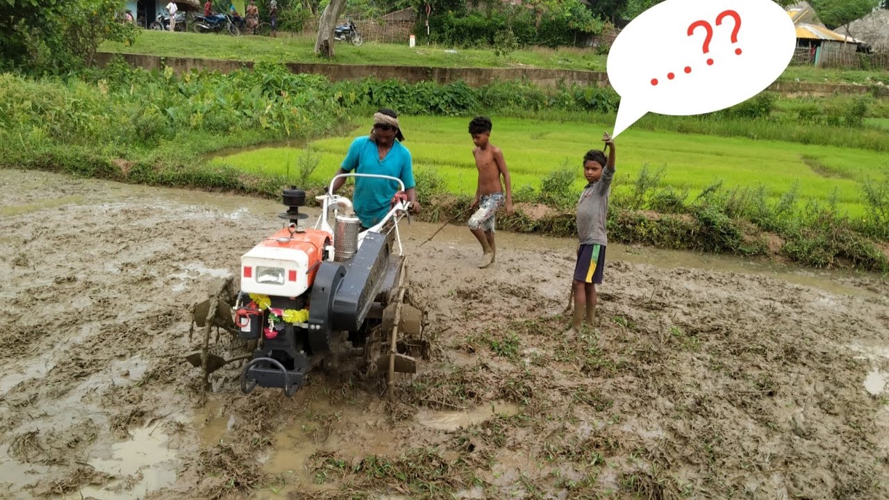 What  the boy caught ? power tiller से puddling करते समय इस बच्चे ने ये क्या पकड़ लिया ?
