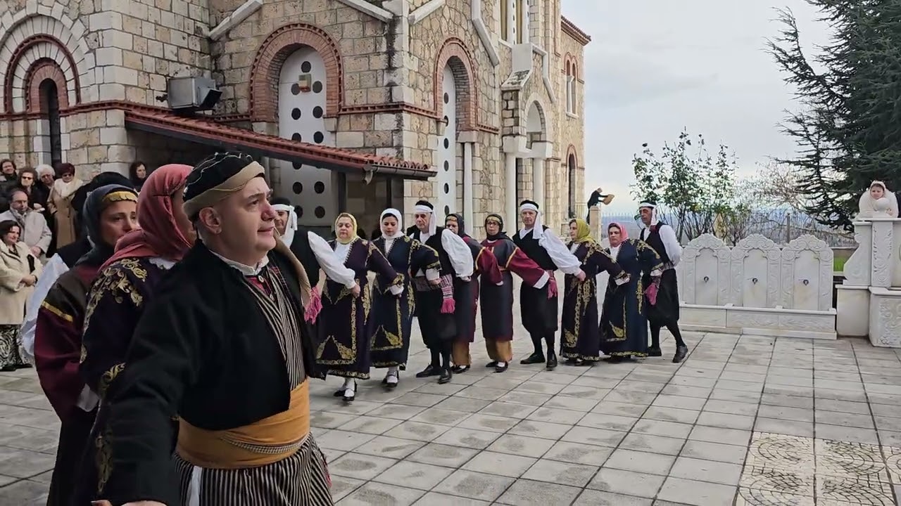 Τελετουργικό χορός του Συλλόγου Μικρασιατών Ημαθίας προς τιμήν του Αγίου Βασιλείου 