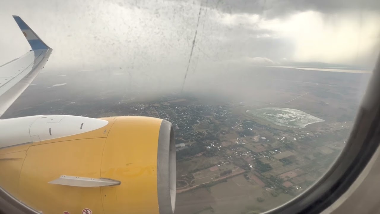 Go around en final al aeropuerto de Corrientes, Boeing 737-800 de Flybondi