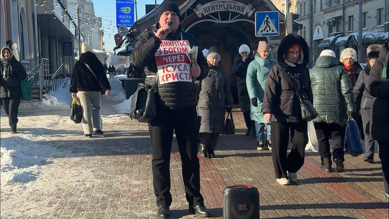 м.Рівне: Слово Боже проповідується Людям на вулиці, і Молитва за Рівне.. +380 99 231 5713 Дмитро 