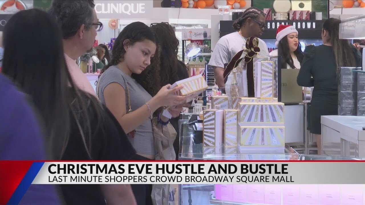 East Texans line up for last minute Christmas shopping at Broadway Square Mall
