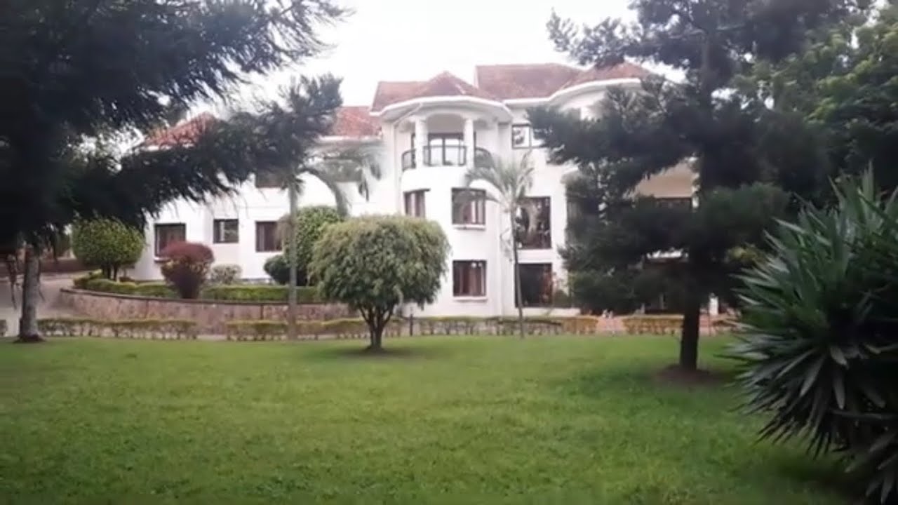 1.5M USD Nyarutarama Mansion House For Sale in a compound of 3,400sqm. Has access of 3 asphalt Roads