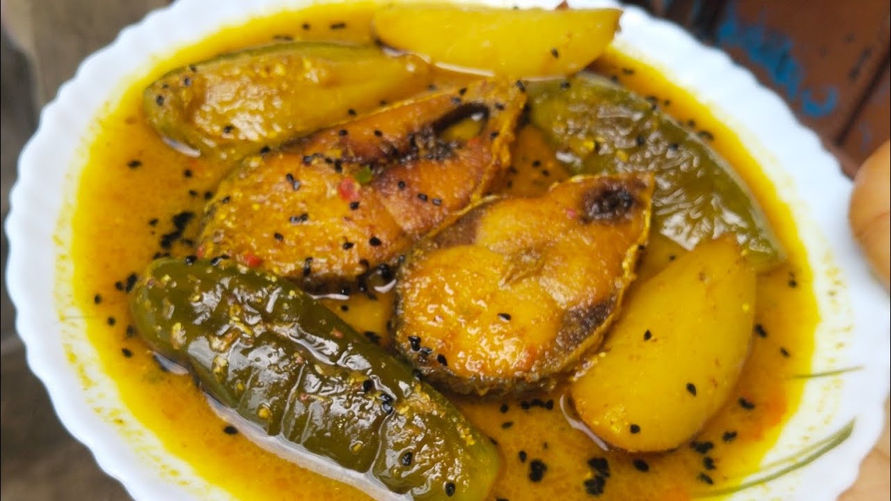 আলু বেগুন দিয়ে ইলিশ মাছের ঝোল।Hilsa fish recipe in Bengali। #hilsa #cooking  #cook #viralvideos