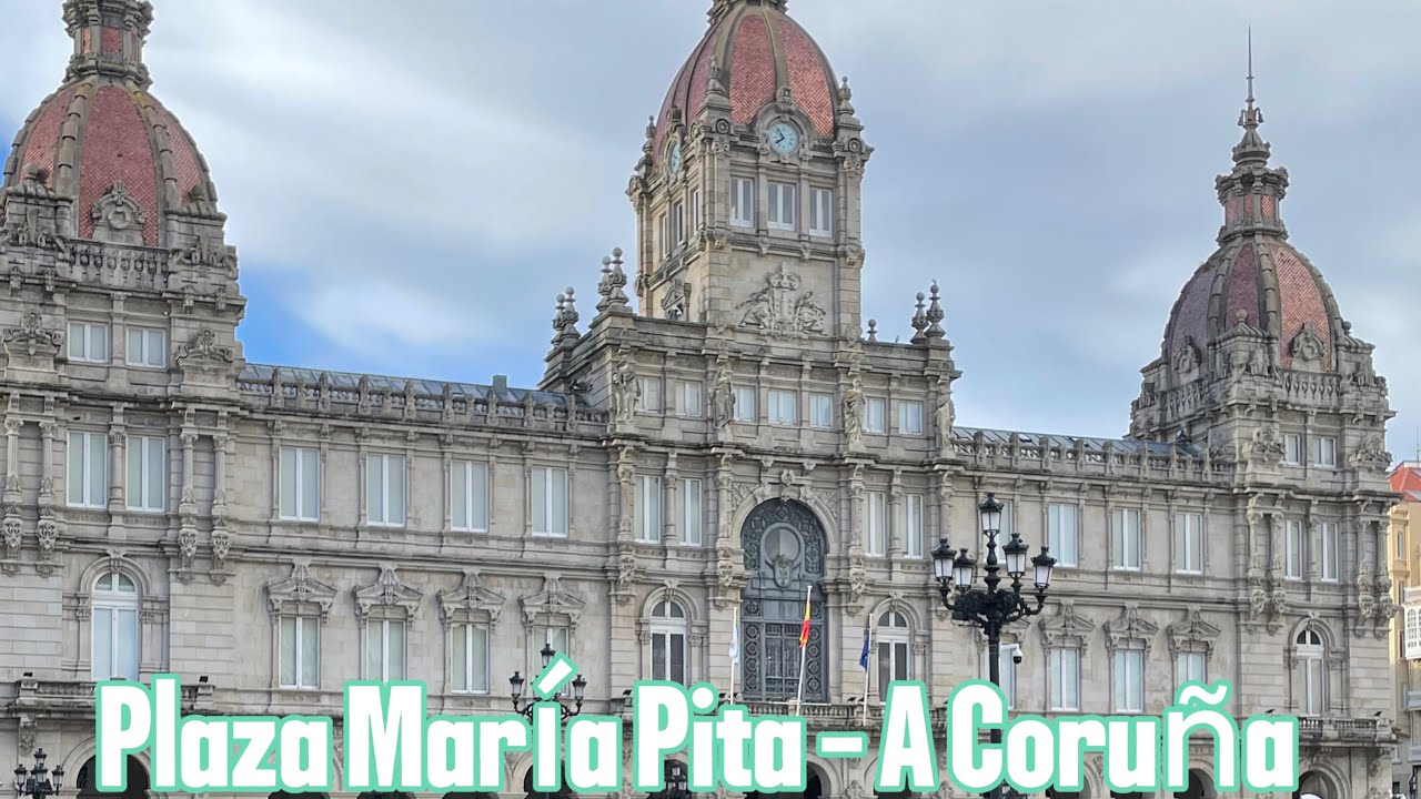 #3 Plaza María Pita en A Coruña | Vivimos nuestro primer carnaval en España 🇪🇸