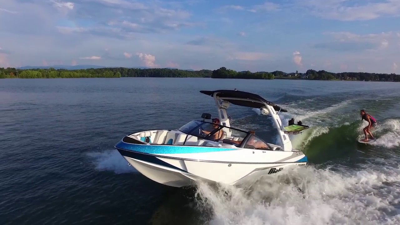 2017 Boat Buyers Guide - Malibu Wakesetter 21 VLX
