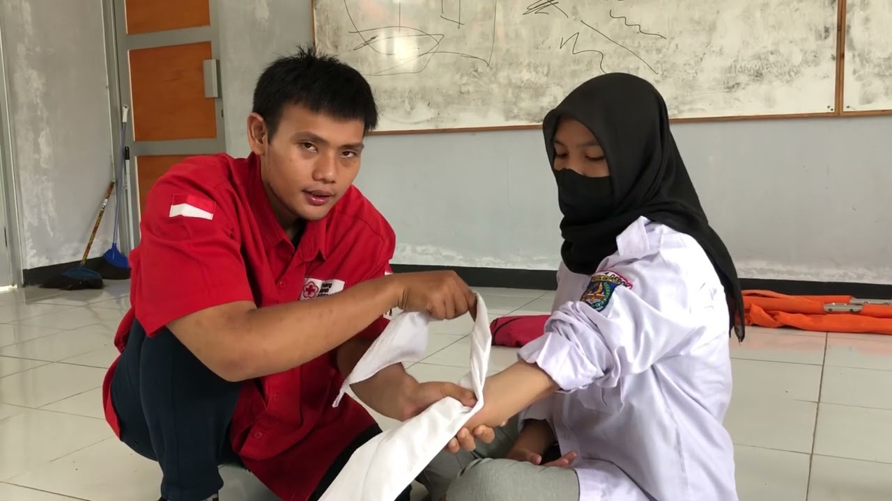 Pembalutan luka pada pergelangan tangan