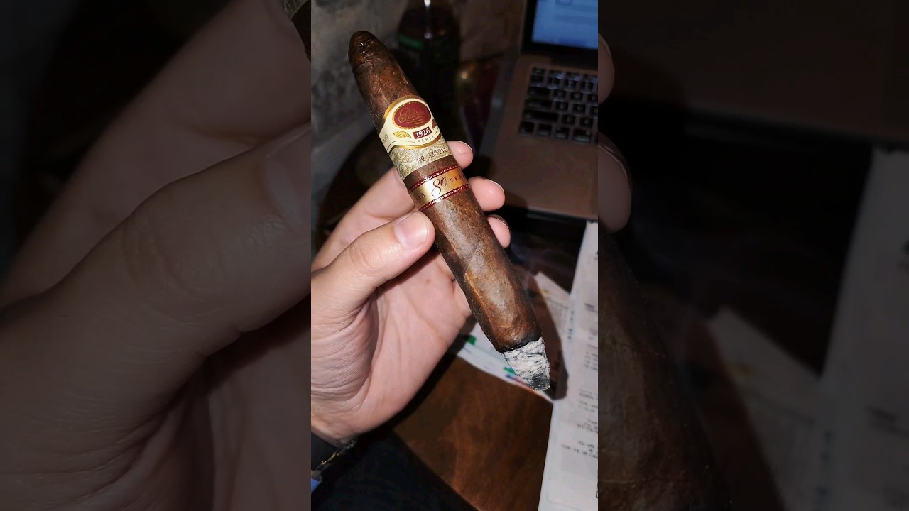 Only 1 Roller Rolls This Cigar!! | Padron 80th Anniversary Maduro #CigarLife #Padron #Cigars #Shorts