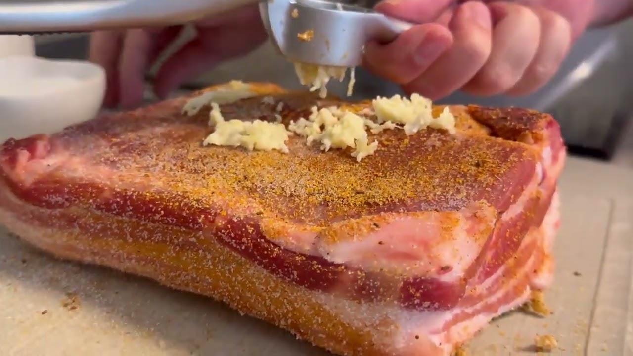 Této vůni se ubránit nedá – vepřový bůček podle staré české receptury