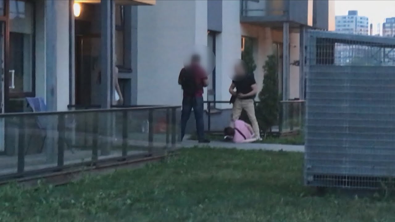 Išskirtiniai kadrai: įtariamojo sulaikymas Vilniuje pašiurpino vaiko teisių specialistus