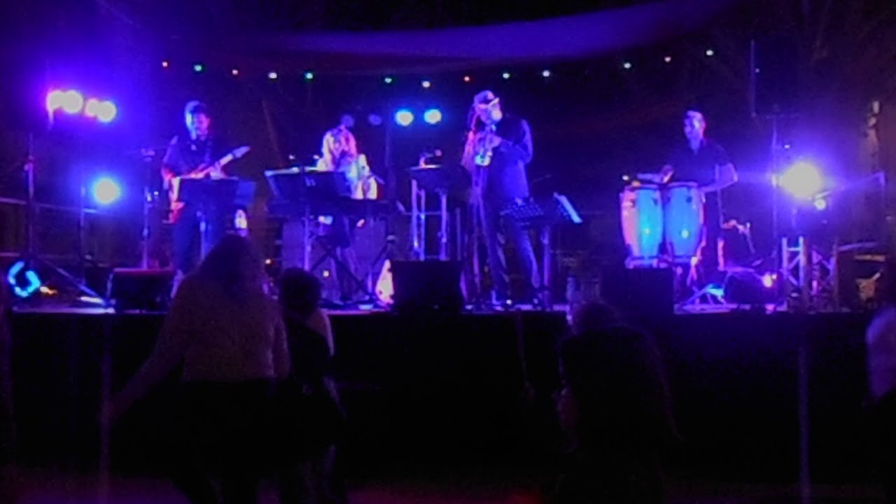 Orchestre les yeux noirs