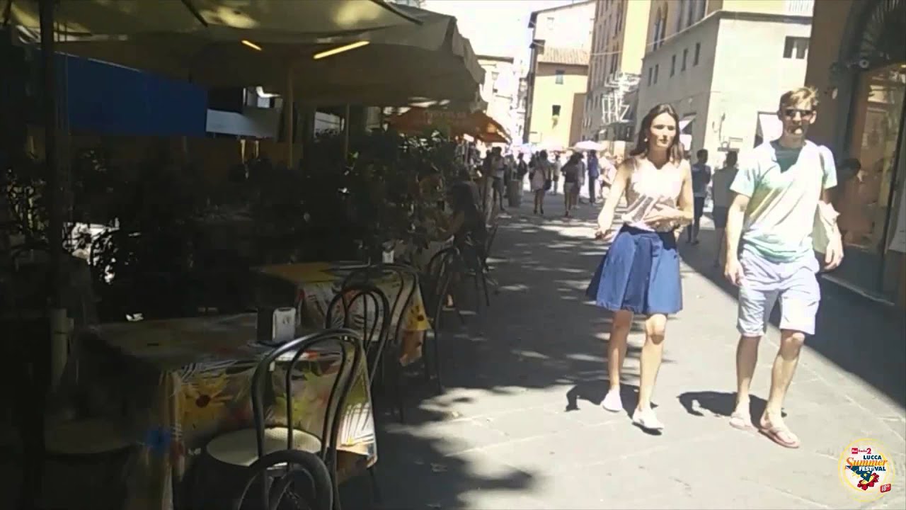 Robbie Williams - Hyperlapse in Piazza Napoleone