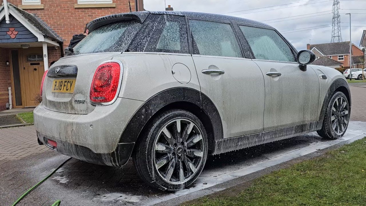 Full Exterior Detailing Washing + Waxing Mini Cooper