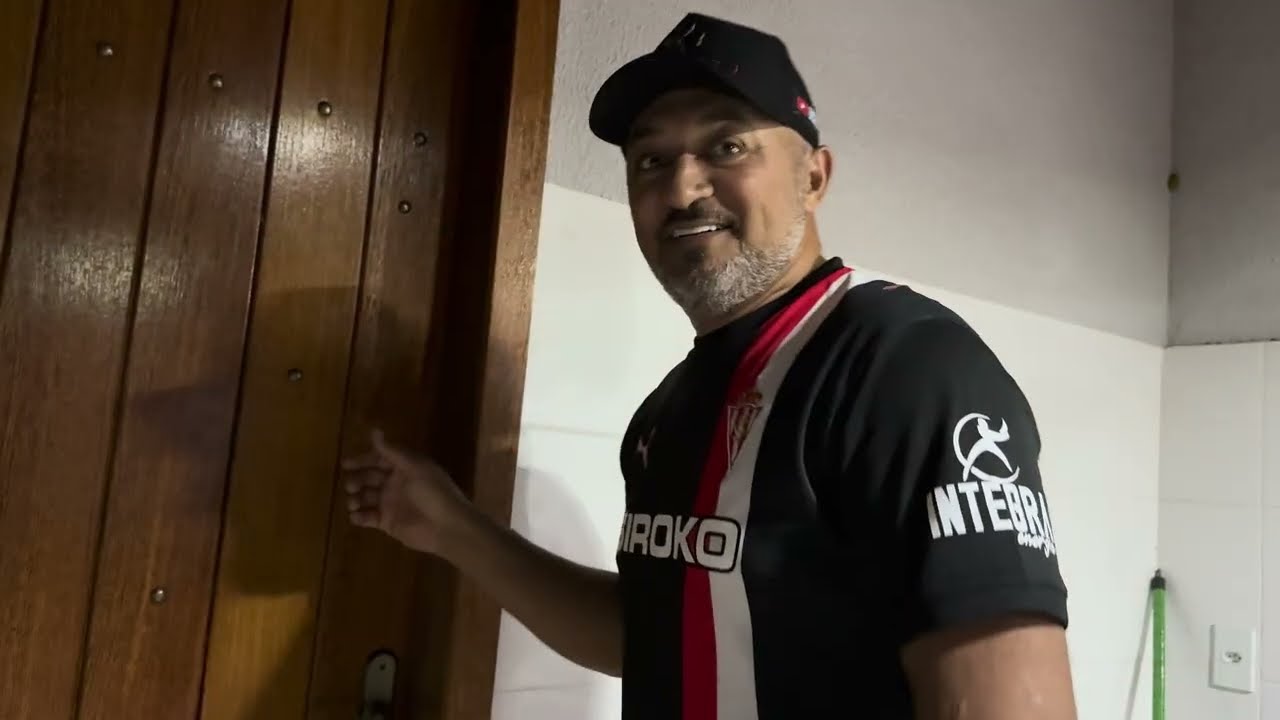CHARLLES ACORDA TIRINGA PARA DESEJAR FELIZ ANO NOVO 😂 | COM&Eacute;DIA SELVAGEM